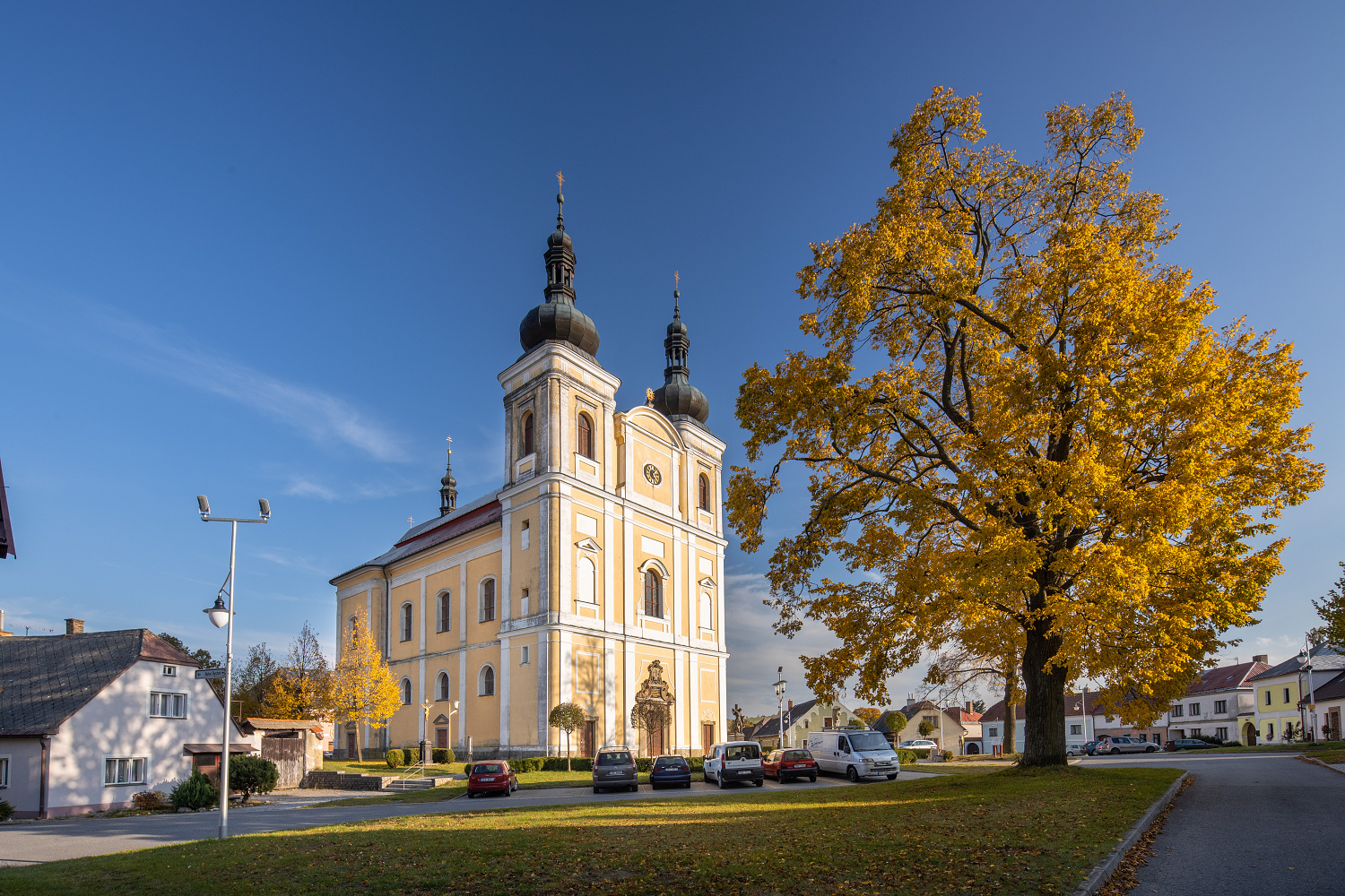 Kostel sv. Jana Křtitele a Panny Marie Karmelské